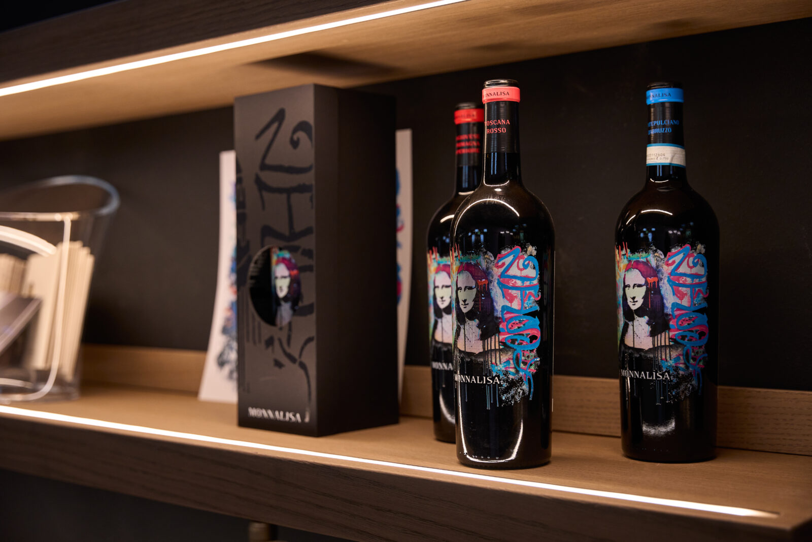 Bottiglie di vino presso la mostra Leonardo il dono della vigna realizzata da ETT