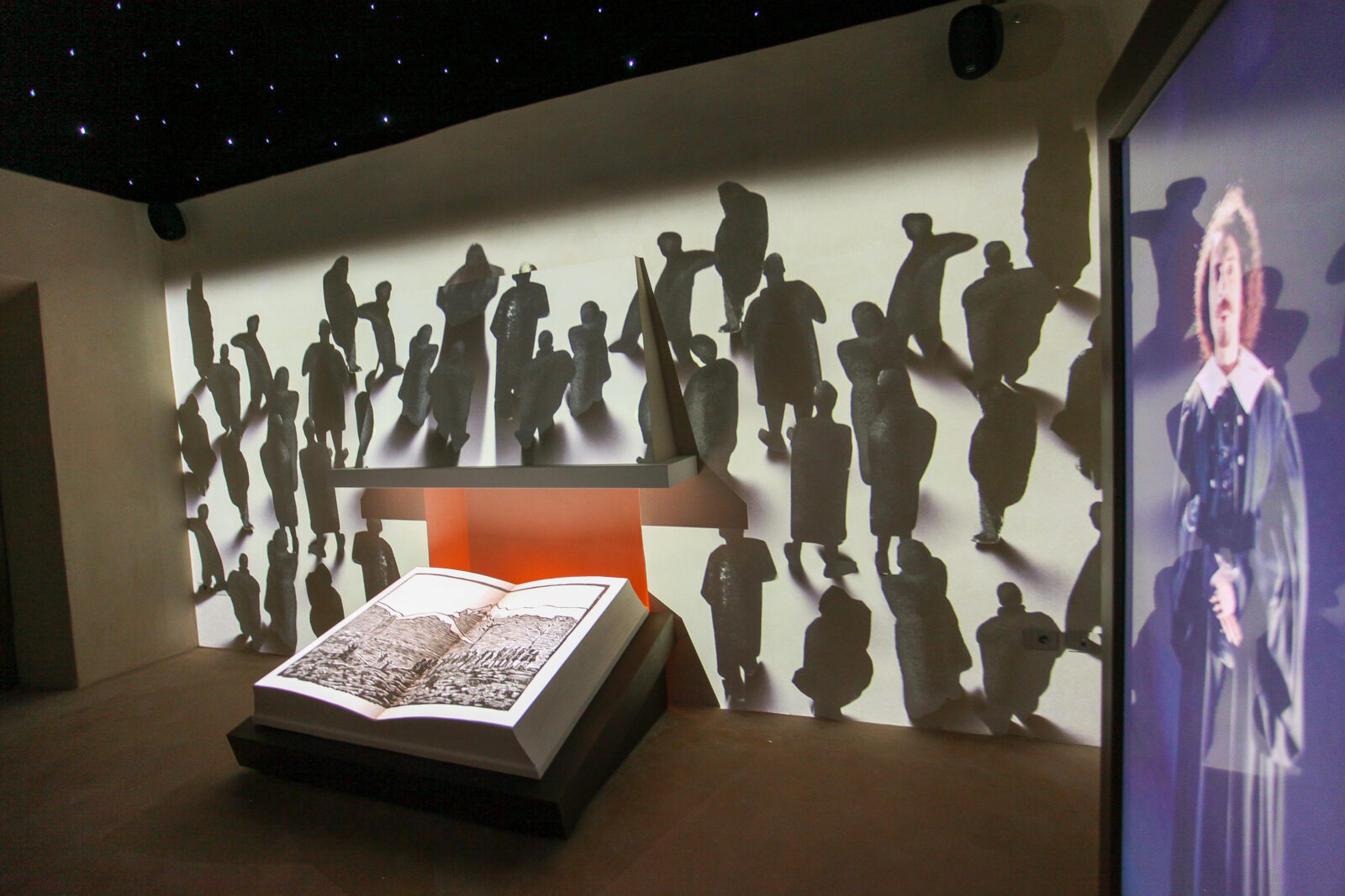 Ca' del Diavol, il cui museo dell'orrido è stato allestito da ETT, ospita un libro interattivo e diverse proiezioni