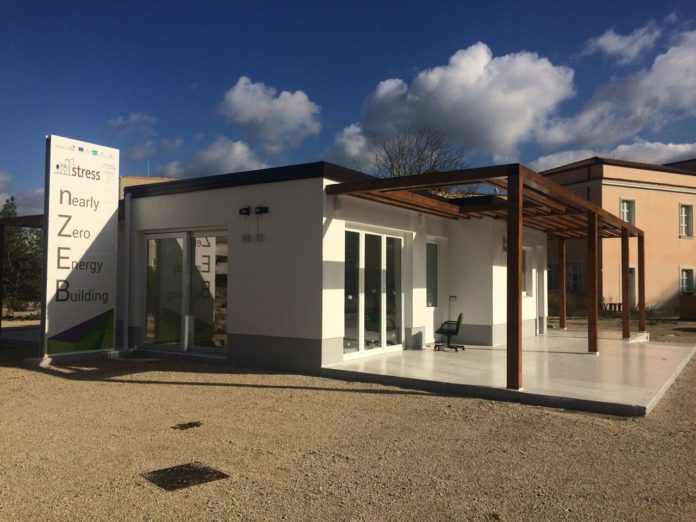 casa Nearly Zero Energy Building vista dall'esterno per il progetto stress Innovation Village