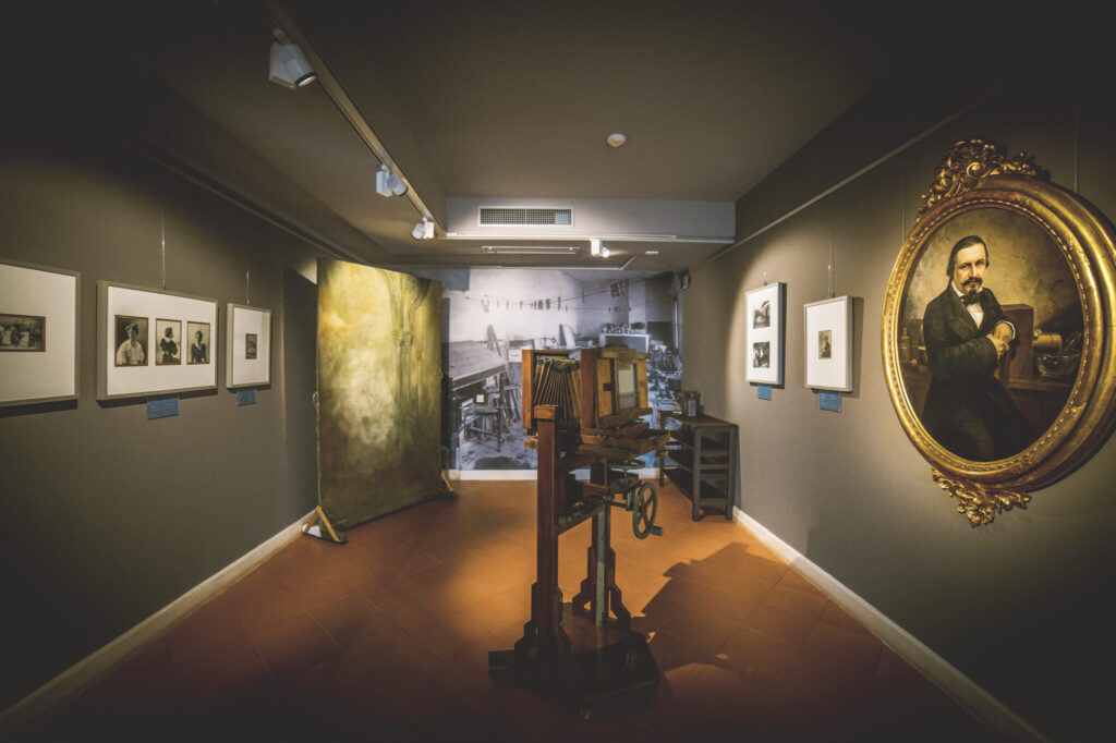 sala del museo friulano della fotografia a udine allestito da ett