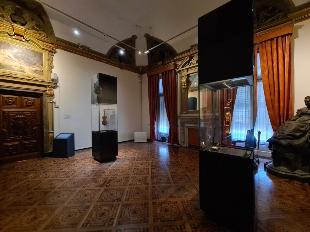 La sala dei violini Sivori e del Cannone - Sale Paganiniane a Palazzo Tursi