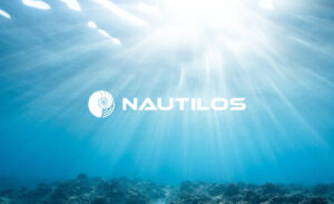 Logo di Nautilos, progetto che vede coinvolta anche ETT, su sfondo di fondale marino