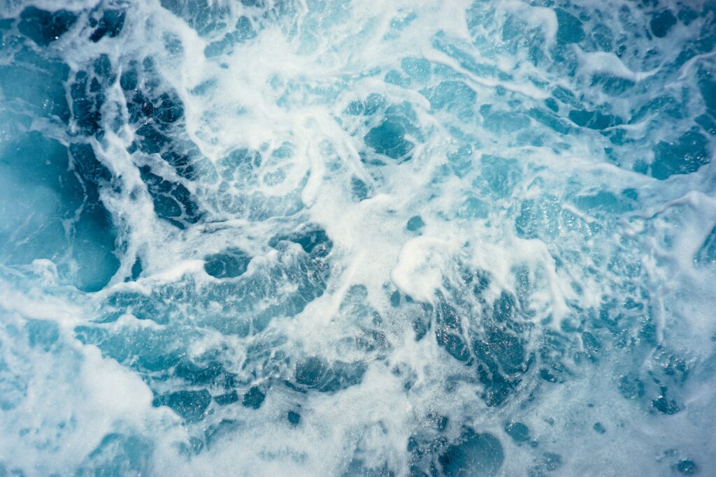 onde del mare viste dall'alto