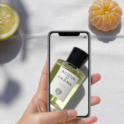 realtà aumentata realizzata da ETT Acqua di Parma Gift Finder con boccetta in AR su smartphone