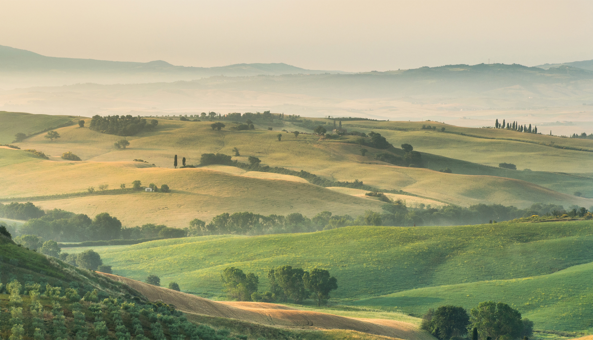foto di un paesaggio rurale in aperta campagna