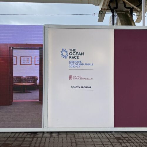 foto della parte esterna dello stand di banca passadore all'ocean race a genova