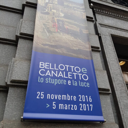 stendardo appeso sulla facciata esterna della mostra bellotto e canaletto lo stupore e la luce 25 novembre 2016 > 5 marzo 2017