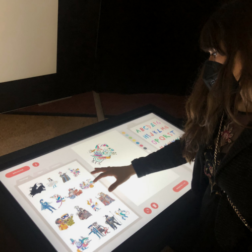 tavolo touch con app di gioco realizzato da ETT per la Luzzati experience ospitata nel palazzo della Borsa a Genova