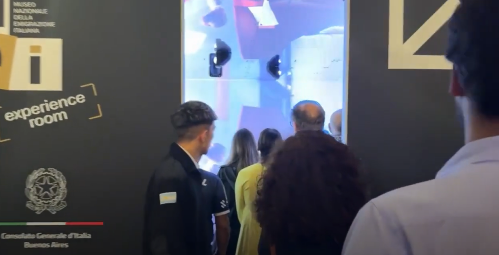 screen del video mei experience room: la camera immersiva di ett a Buenos Aires