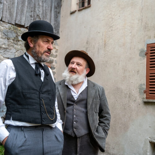 2 attori in costume, produzione VR ETT Storie di Pietra, la vita nell'altra Valle del Cervo