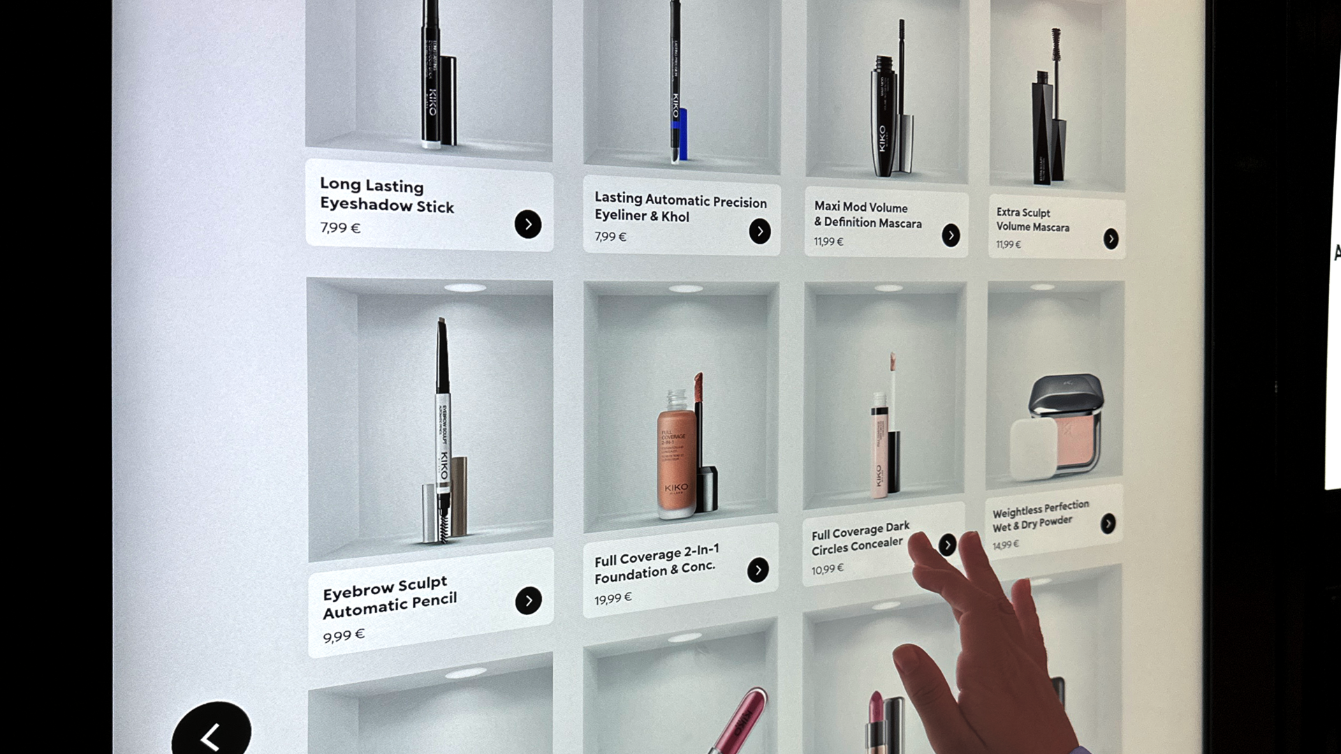 interfaccia di selezione prodotti della Kiko beauty vending machine, realizzata da ETT per kiko Milano